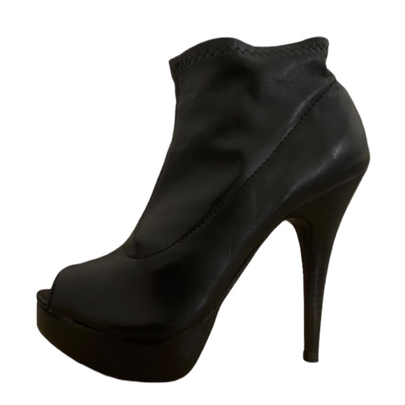 Chinese Laundry • Hypnotize Peep Toe Bootie - Picture 2 of 7